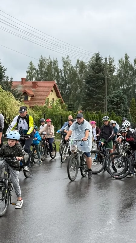 Deszcz nie pokonał entuzjazmu! X Gminny Rajd Rowerowy i piknik na pożegnanie wakacji w Pokrzywnicy
