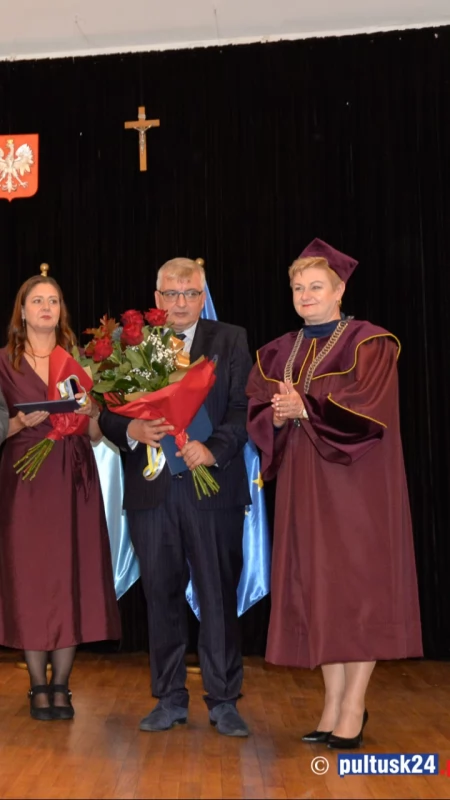 Nadzwyczajna Sesja Rady Miejskiej w Pułtusku. Zasłużeni dla miasta Pułtuska uhonorowani medalami