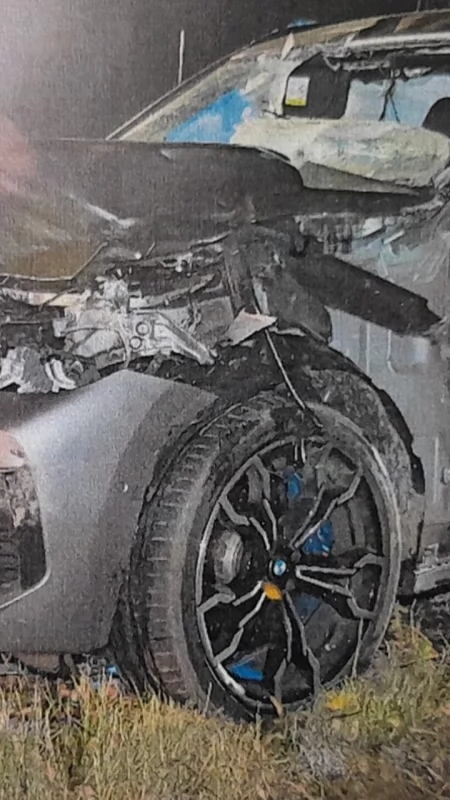 BMW uderzyło w łosia, dwie młode osoby w szpitalu