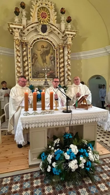 Relikwie św. Stanisława Kostki wprowadzone do kościoła w Kacicach. Uroczystości w najstarszej świątyni patrona