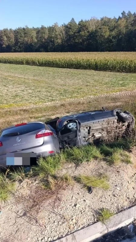 Zderzenie dwóch aut na obwodnicy Pułtuska. Trzy osoby trafiły do szpitala