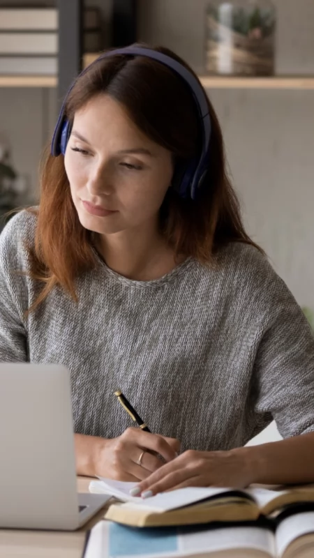 Zaczynasz studia od października? Złóż dokumenty do ZUS, aby nie stracić renty rodzinnej