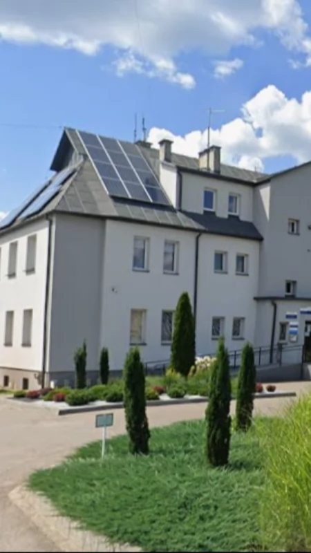 Alarm bombowy w Urzędzie Gminy Obryte! Pracownicy i petenci ewakuowani, na miejscu służby