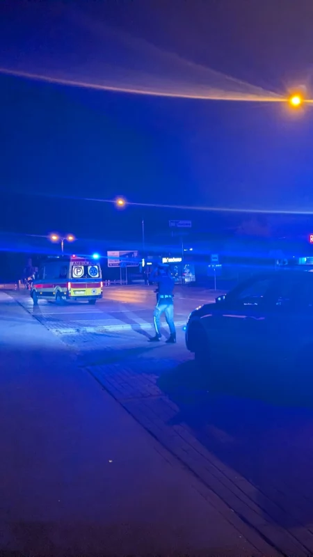 Potrącenie pieszego na ul. Jana Pawła II w Pułtusku. Na miejscu służby ratunkowe