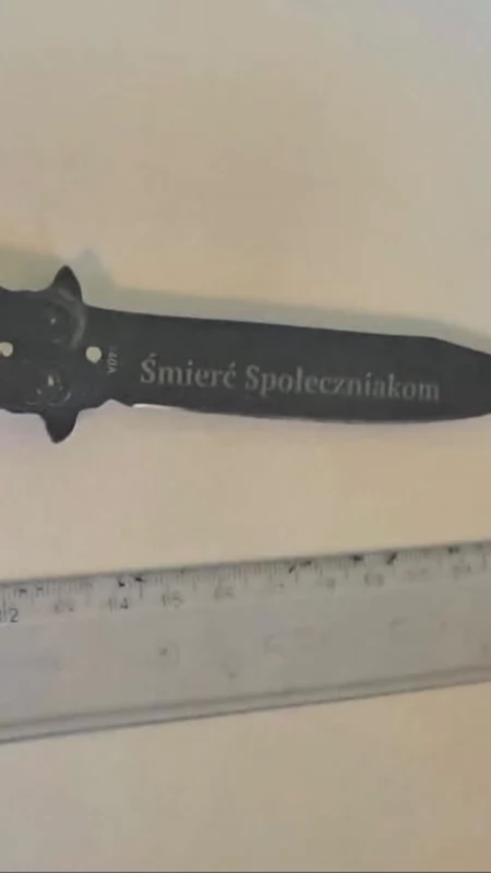 14-latek zatrzymany w szkole na Mokotowie. Miał nóż z ukrytym ostrzem i petardy