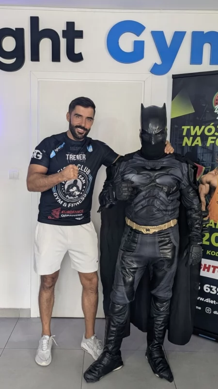 Pułtuski Batman i Damian Jabłoński pobiegną dla dzieciaków. Całodzienna akcja w Fight Gym na rzecz domów dziecka w Wyszkowie