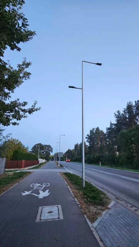 Ścieżka pieszo-rowerowa przy ul. Wyszkowskiej w pełni bezpieczna po zmroku