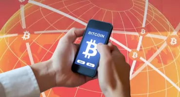 Rynek kryptowalut w dużym napięciu czeka na informacje zza oceanu. Donald Trump może „wywrócić” kurs bitcoina
