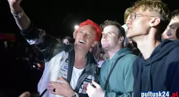 Michał Wiśniewski na zdjęciach z fanami