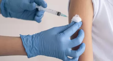  Ruszyły szczepienia przeciwko COVID-19. Farmaceuta: zainteresowanie jest ogromne 