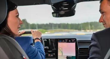 Mazowsze szkoli kierowców 60+. Ruszył nowy program „Bezpieczny senior – doskonalenie techniki jazdy”