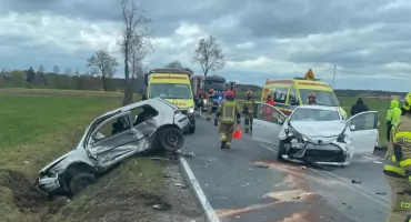 Wypadek w Gładczynie Rządowym. Pasażer Volkswagena przewieziony do szpitala 
