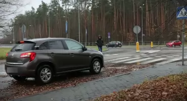 Co wpływa na drogę hamowania? Warto wiedzieć, szczególnie w okresie jesienno-zimowym