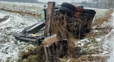 U sąsiadów: Pijany kierowca wywrócił koparkę i chciał schować się w lesie