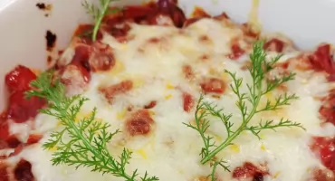 Smaki tygodnia. Gnocchi zapiekane w sosie pomidorowym z mozzarellą i warzywami