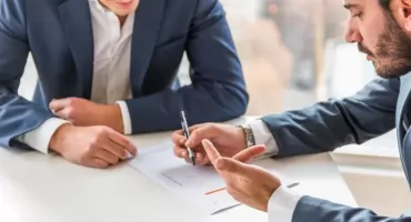 Umowa SLA – co musi zawierać, aby chronić Twoją firmę w 2025 roku?