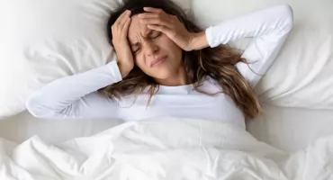 Sen kontra stres – jak napięcie psychiczne odbiera nam spokojne noce?