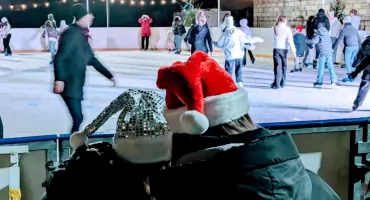 Gorąca herbatka, korzenne ciasteczka, prezenty - lodowisko już otwarte!  