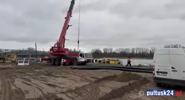 Co się dzieje na Narwi w okolicach mostu drogowego?