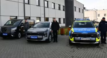 Trzy nowoczesne radiowozy wyjechały na drogi powiatu