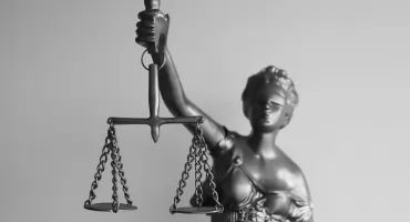 Rozwód kościelny a rozwód cywilny w Warszawie – różnice, procedury i rola adwokata rozwodowego