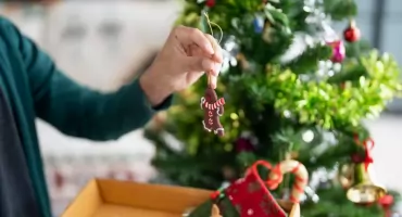 Kiedy ubierać choinkę? Tradycja nakazuje jedno, ale Polacy mają inne zdanie 