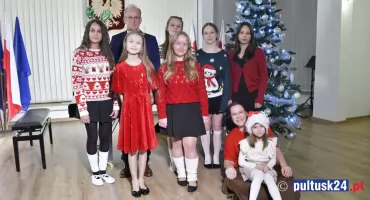 Wigilijna noc, muz. i sł. Danuta i Karol Jagiełło - Zespół Państwowej Szkoły Muzycznej I st. w Pułtusku – świąteczny clip