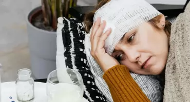 Bierzesz saszetki na przeziębienie? Ten błąd popełnia większość