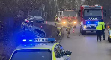 Wypadek drogowy w miejscowości Begno. Służby w akcji w drugi dzień świąt
