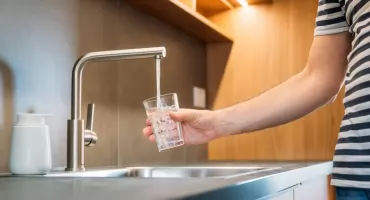 Tak picie wody wpływa na pracę serca