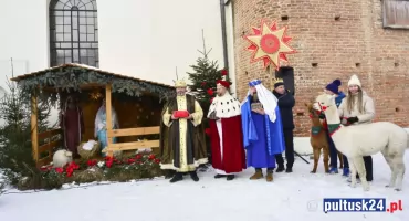 Kacper, Melchior, Baltazar, wspólne kolędowanie i alpaki - Orszak Trzech Króli w Pułtusku