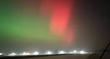 Zorza polarna nad Pułtuskiem. Niezwykłe widowisko na polskim niebie