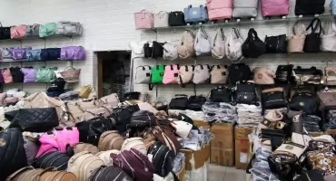  Podrobione torebki warte ponad 4 mln zł. Pułtuszczanie też tam jeżdżą na zakupy