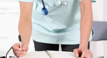  Nadchodzi rewolucja dla lekarzy i pielęgniarek. Te ostatnie stwierdzą zgon i wystawią zwolnienie   