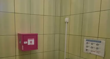  Różowe skrzyneczki w szkole w Pniewie