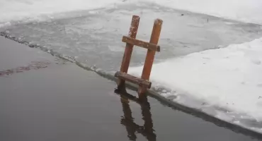 Z plaży zniknął baner i drabina. Klub Morsa Pułtusk komentuje sprawę z humorem