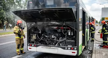 O krok od tragedii na DK61. Pożar autobusu w Kacicach!