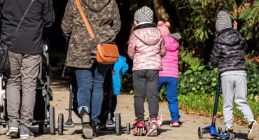 Obcokrajowcy pobierają w Polsce coraz mniej pieniędzy ze świadczenia 800 plus
