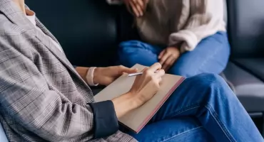 Tyle Polacy zostawiają u psychoterapeutów. Stawki rosną 