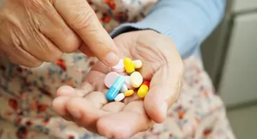 Bezpłatne leki dla seniorów i dzieci. Kto może skorzystać? Jak otrzymać darmowe leki? 