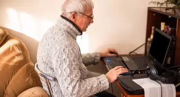 Wsparcie dla seniorów w 2026 r. Co przysługuje osobom 65+? 