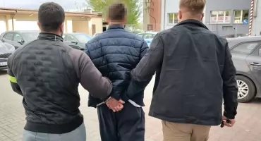 Policyjna obława pod Raciążem. 50 tysięcy złotych niemal wpadło w ręce oszustów