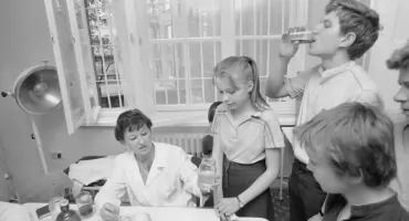 Mama kazała wypić i nie pytać - 40 lat temu miliony Polaków przyjęły płyn Lugola. Pamiętacie? 