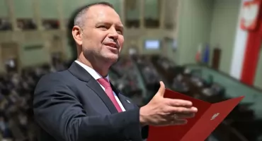 Polacy podzieleni w sprawie zmian w Konstytucji. Nowy sondaż 