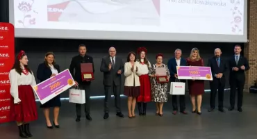 Bezowa rolada, paszteciki z rakowym farszem, staropolski pasztet, gąszcz jabłkowy - Laur Marszałka przyznany!