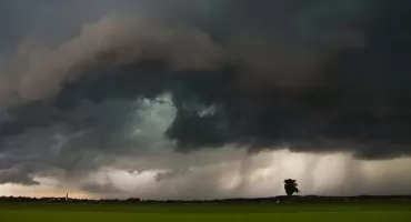 Nadciągają burze z gradem. IMGW wydało ostrzeżenie dla powiatu pułtuskiego