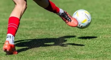 Jak futbol rozwijał się taktycznie na przestrzeni dekad?