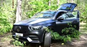 U sąsiadów: Zuchwała kradzież w Kamieńczyku. Mercedes wart 400 tys. zł odzyskany w dwie godziny