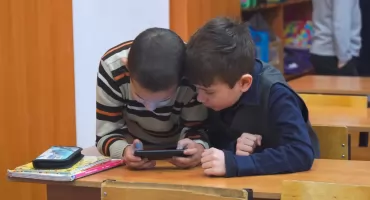 Telefony znikają ze szkół. Działy się cuda w szatni i w toalecie... 