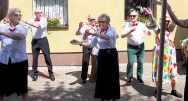 W rodzinnej atmosferze na pikniku w Dziennym Domu Senior+